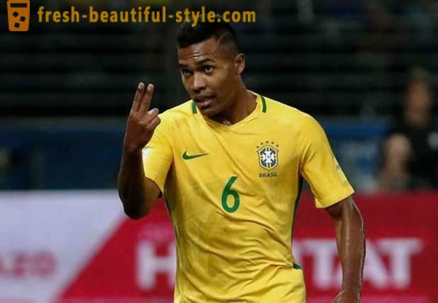Alex Sandro: en kort historie av brasiliansk fotballkarriere