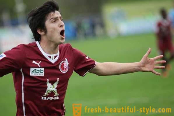Serdar Azmun: iransk fotballspiller karriere, 
