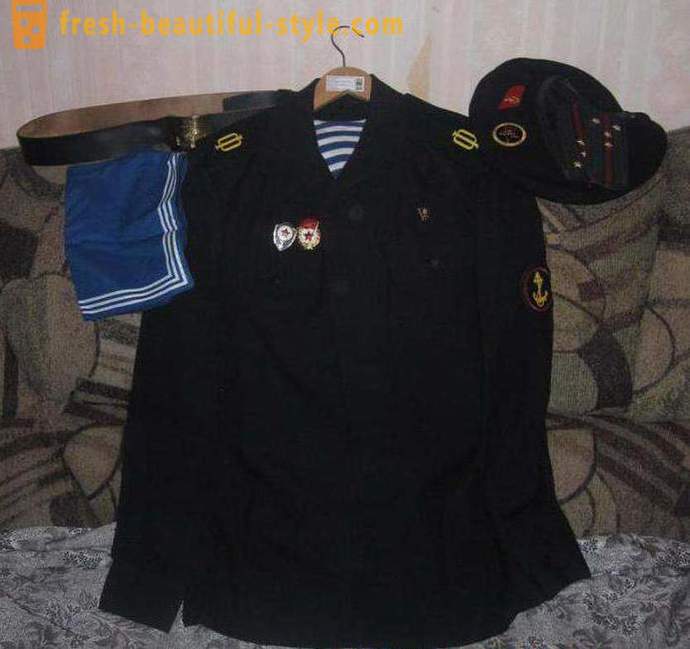 Uformelt og kjole uniform for Sjøforsvaret