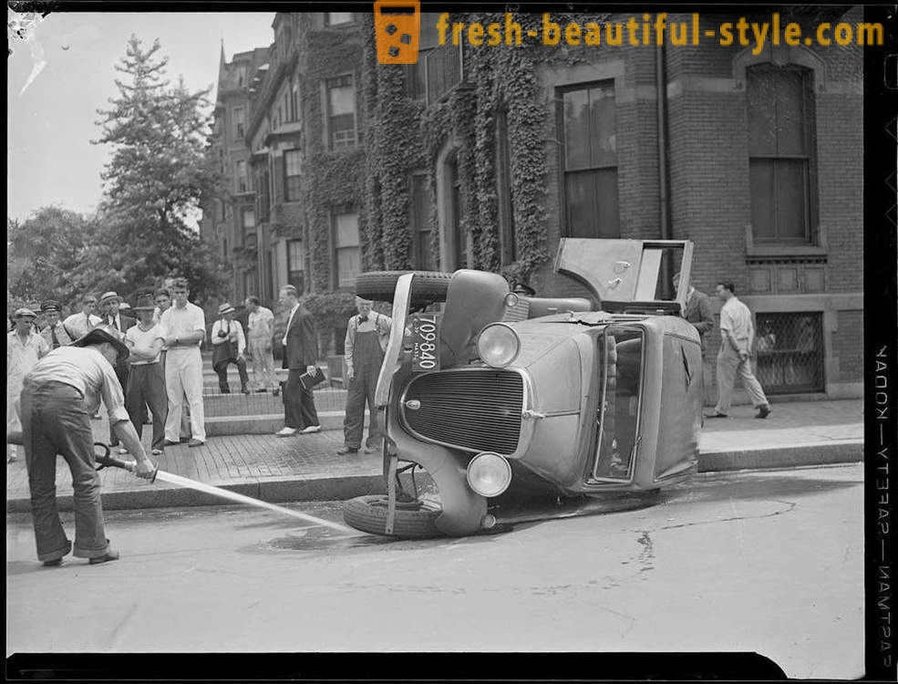 Bilde samling av ulykker på veiene i Amerika i årene 1930-1950
