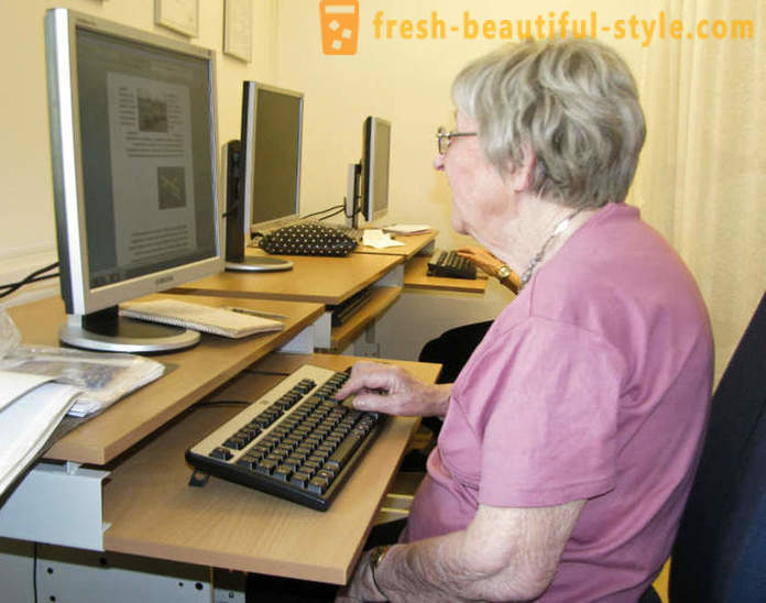 106 år gamle Dagny Carlsson fra Sverige - overage kvinnelige bloggeren