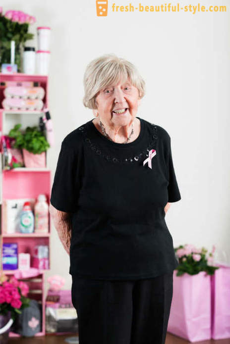 106 år gamle Dagny Carlsson fra Sverige - overage kvinnelige bloggeren