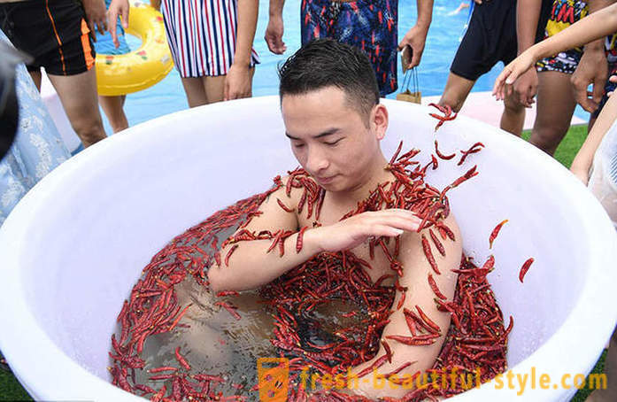 Ikke for sarte sjeler: i Kina var det en konkurranse-spising paprika for hastighet
