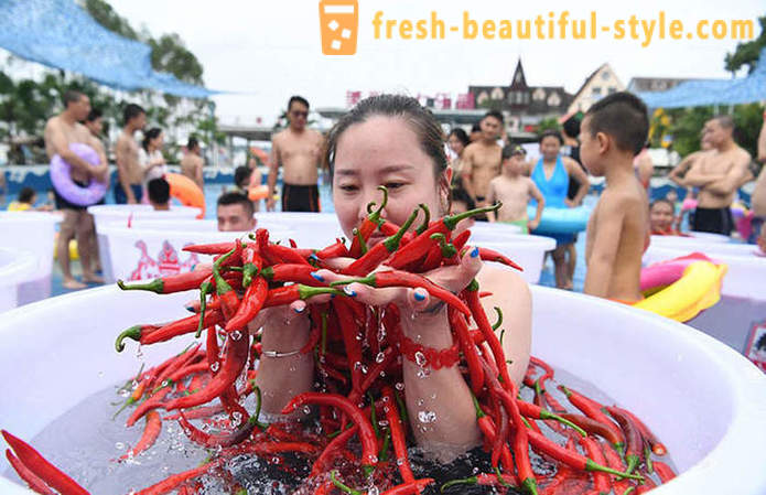 Ikke for sarte sjeler: i Kina var det en konkurranse-spising paprika for hastighet