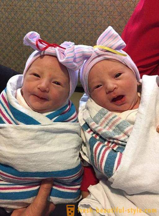 Nick Vuychich sjarmerende tvillinger født