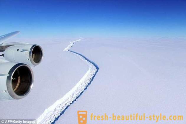 Isfjell fra Antarktis brøt av et område på mer enn to av Moskva