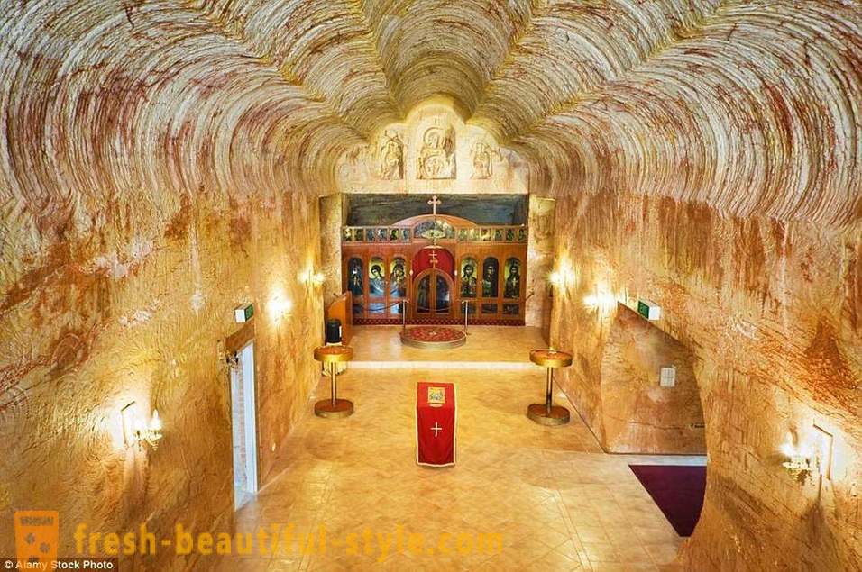 Fra underjordiske kapeller til futuristiske katedraler: 15 av de mest uvanlige kirkene i verden