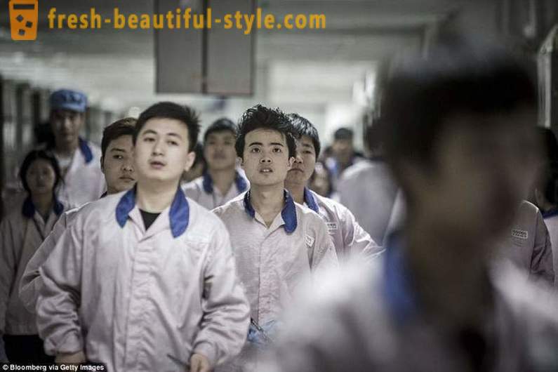 Britiske medier viste dagliglivet til folk som samler iPhone i Kina