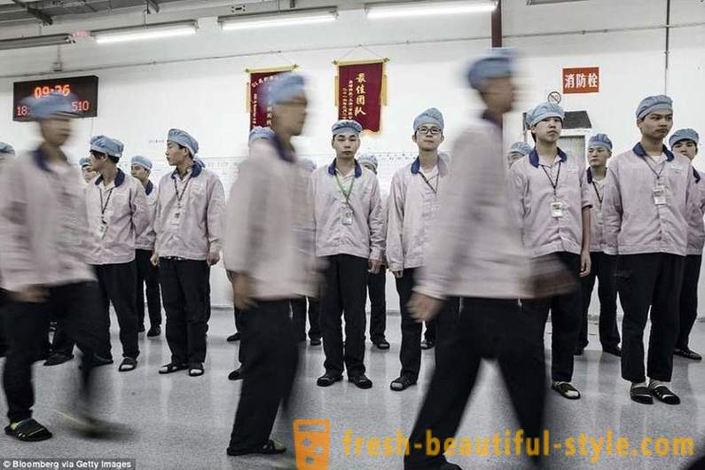 Britiske medier viste dagliglivet til folk som samler iPhone i Kina