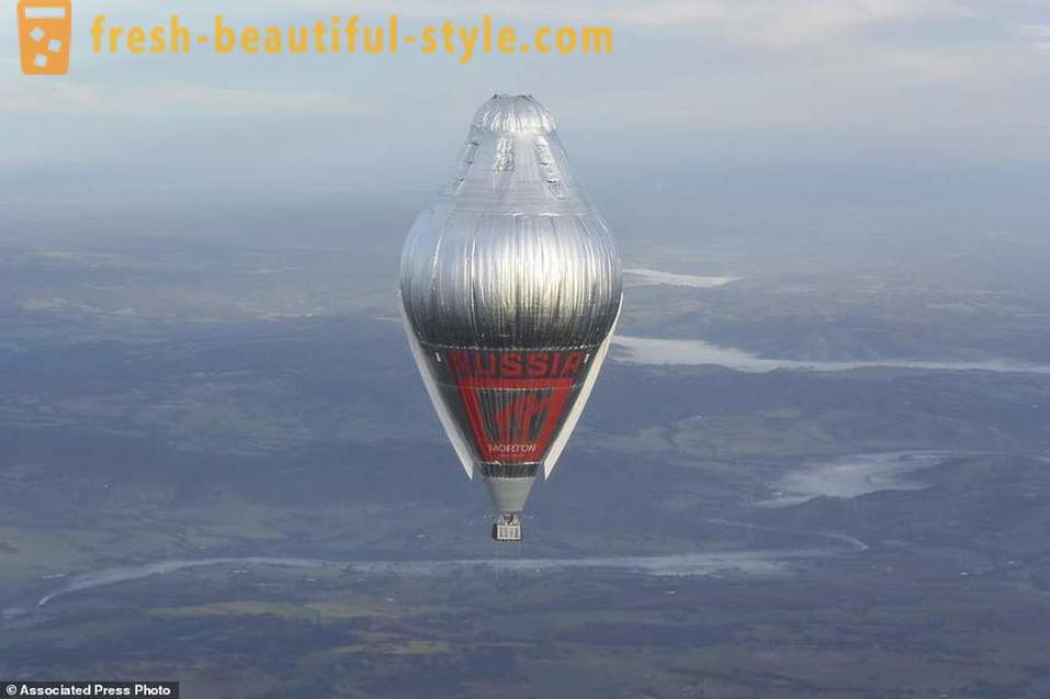 Russisk prest Fedor Konyukhov satte verdensrekord for verdensturné i en ballong