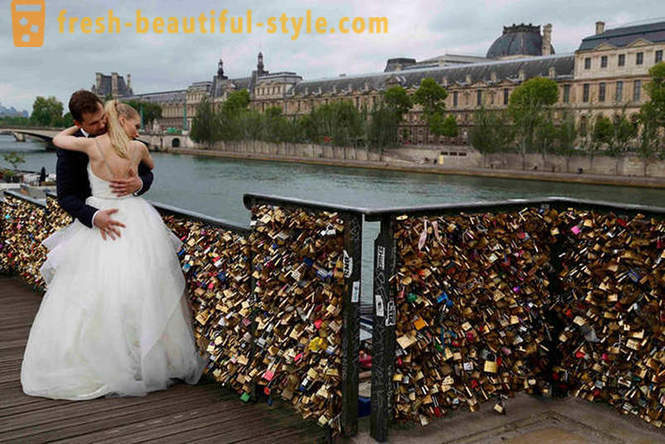 Millioner bevis på kjærlighet fjernet fra Pont des Arts i Paris