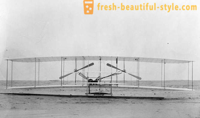 Den første bemannede fly med fly