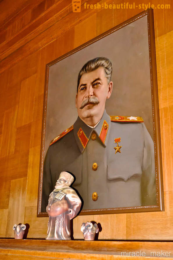 Tour of dacha av Stalin