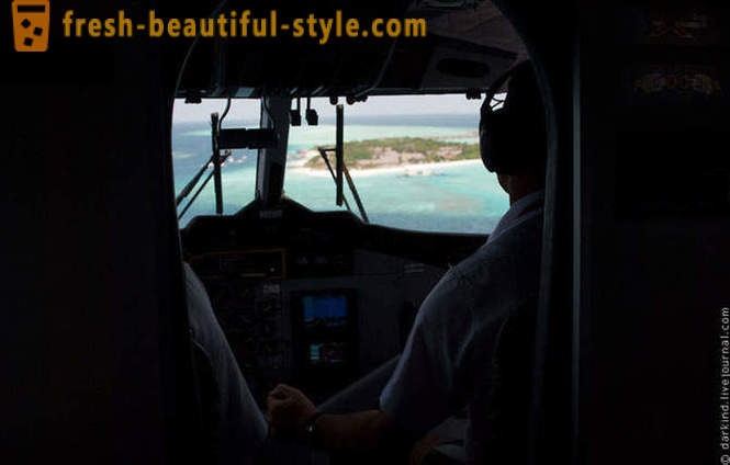 Flying over Maldivene med sjøfly