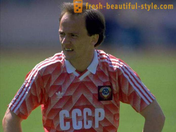 Igor Belanov, fotballspiller: biografi, idrettskarriere