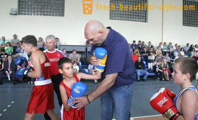Russiske bokseren Nikolai Valuev: høyde og vekt, familie, barn