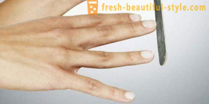 Hvite flekker på neglene på fingrene: årsakene til og behandling