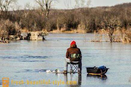 Vinter fiske på Ob River i Barnaul
