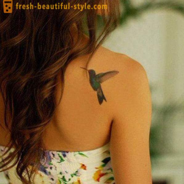 Hummingbird tatovering - et symbol på livskraft og energi