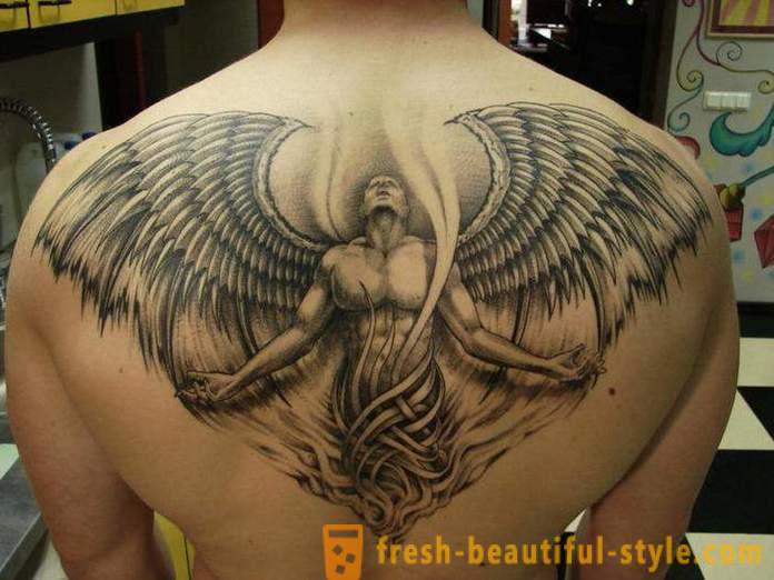 Menn tatovering på ryggen: fordeler, ulemper og opsjoner skisser.