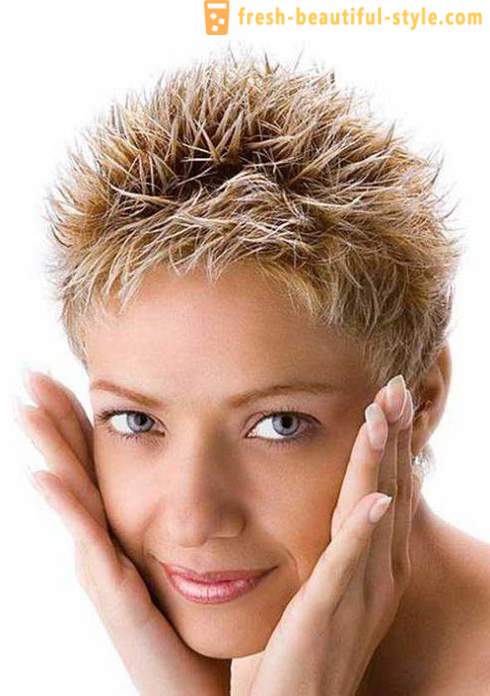 Kvinners kreative frisyrer for kort hår
