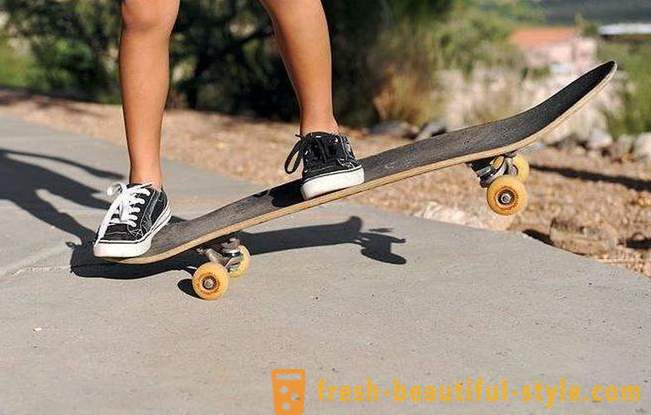 Hvordan lære å ri en skateboard på egenhånd?