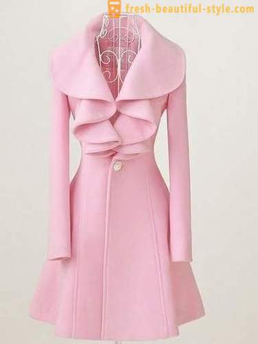 Rosa kjole som et grunnleggende element i garderoben