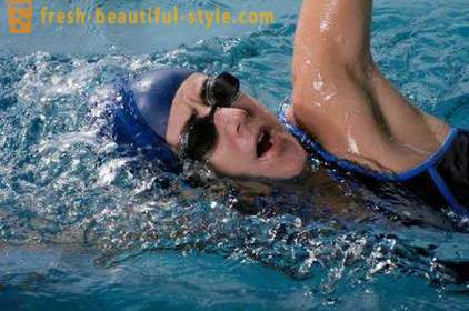 Tips for de som er interessert i svømming: hvordan å krype
