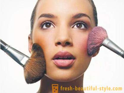 Vakker og naturlig makeup eller hvordan du søker blusher