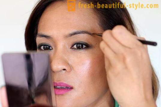 Midler for å skape den perfekte makeup: øyenskygge øyenbrynene
